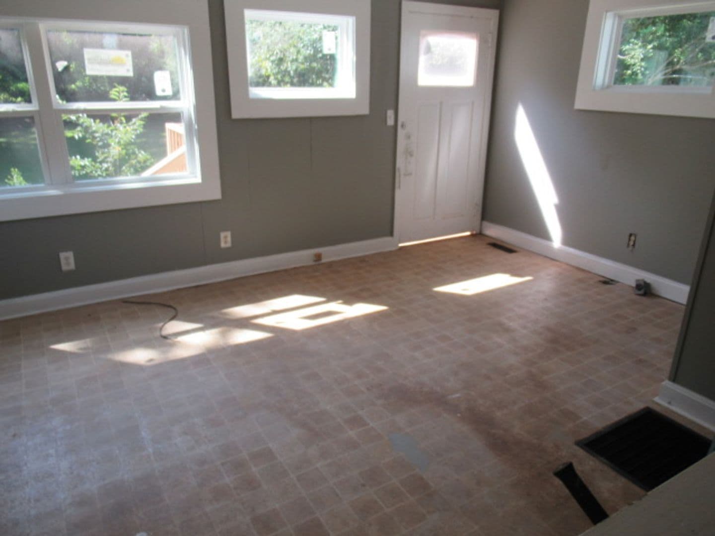 Carrollton House: 831 Cedar St