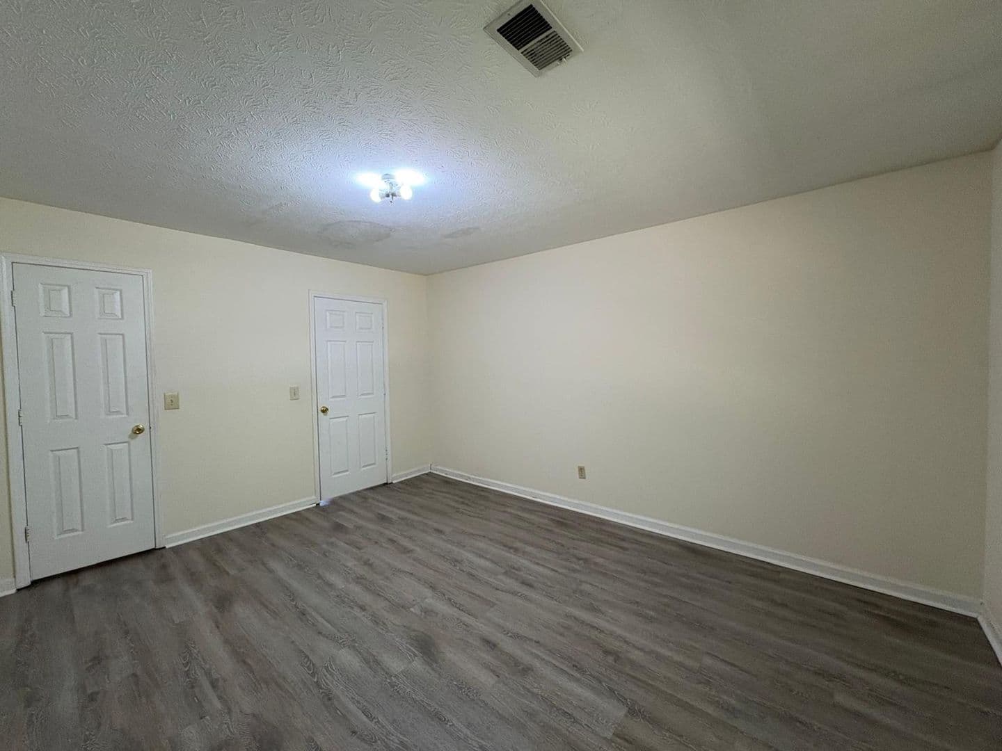 Carrollton House: 114 Mitchell Circle