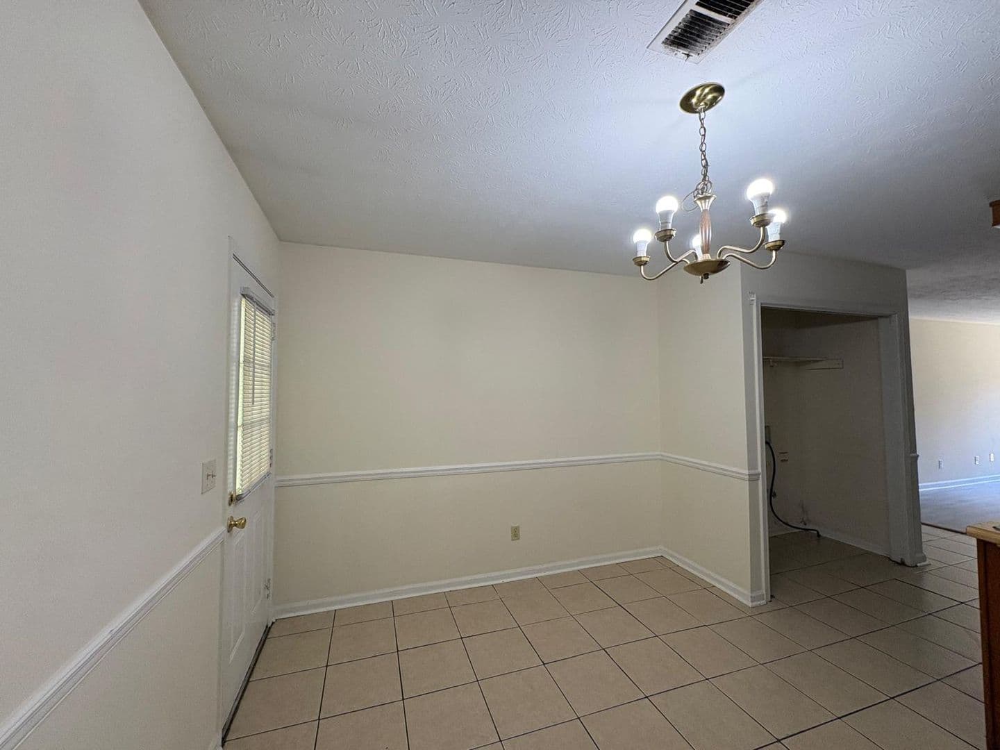 Carrollton House: 114 Mitchell Circle