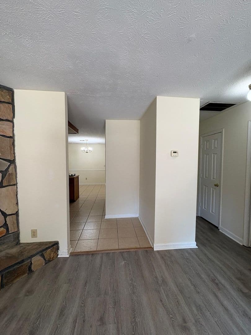 Carrollton House: 114 Mitchell Circle