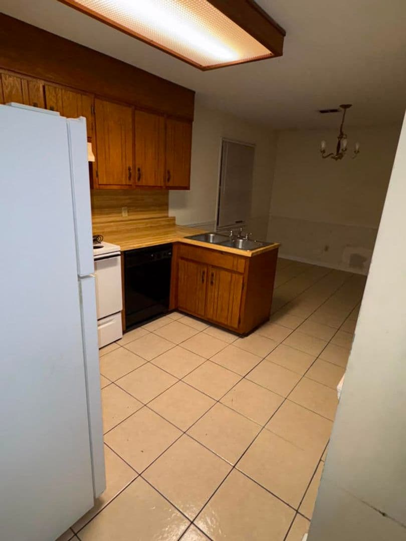 Carrollton House: 114 Mitchell Circle