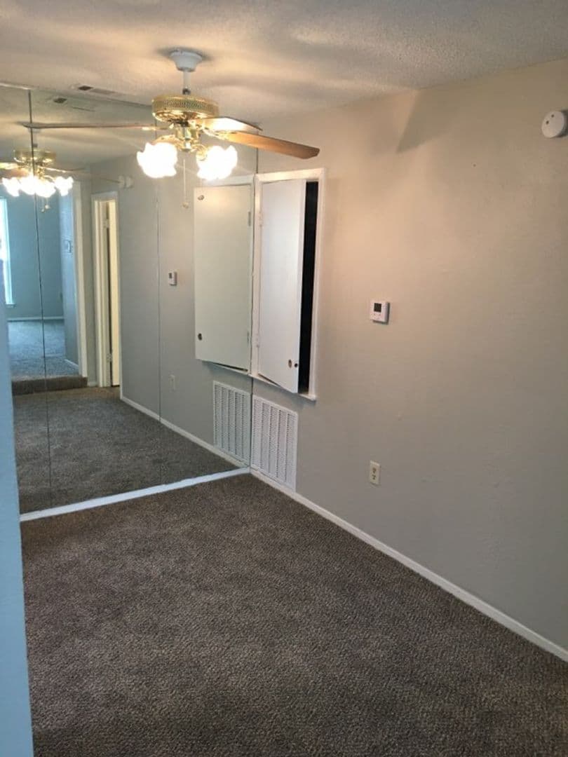 DALLAS House: 9696 WALNUT ST