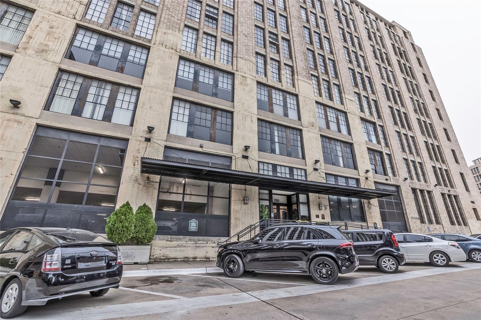 DALLAS House: 1122 JACKSON ST
