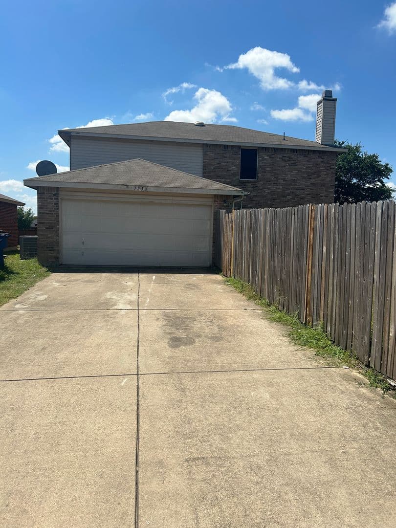 LANCASTER House: 1253 TALL GRASS DR