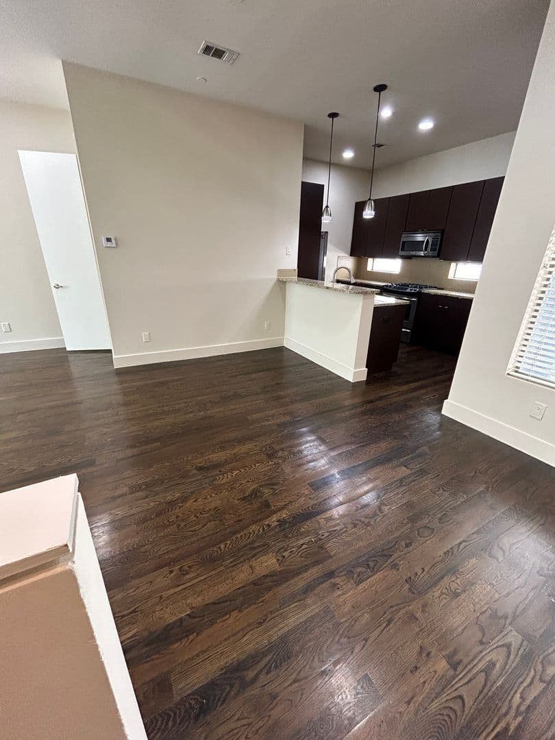 DALLAS Apartment: 1600 N HASKELL