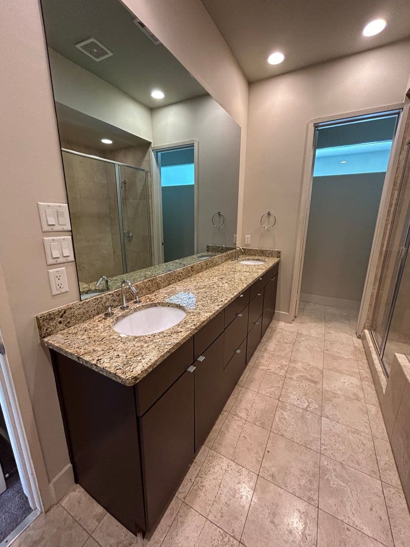 DALLAS Apartment: 1600 N HASKELL