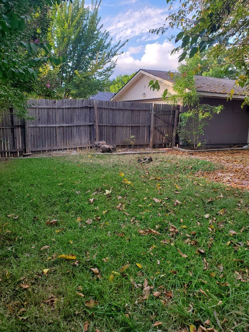 GARLAND House: 825 HUDSON DR