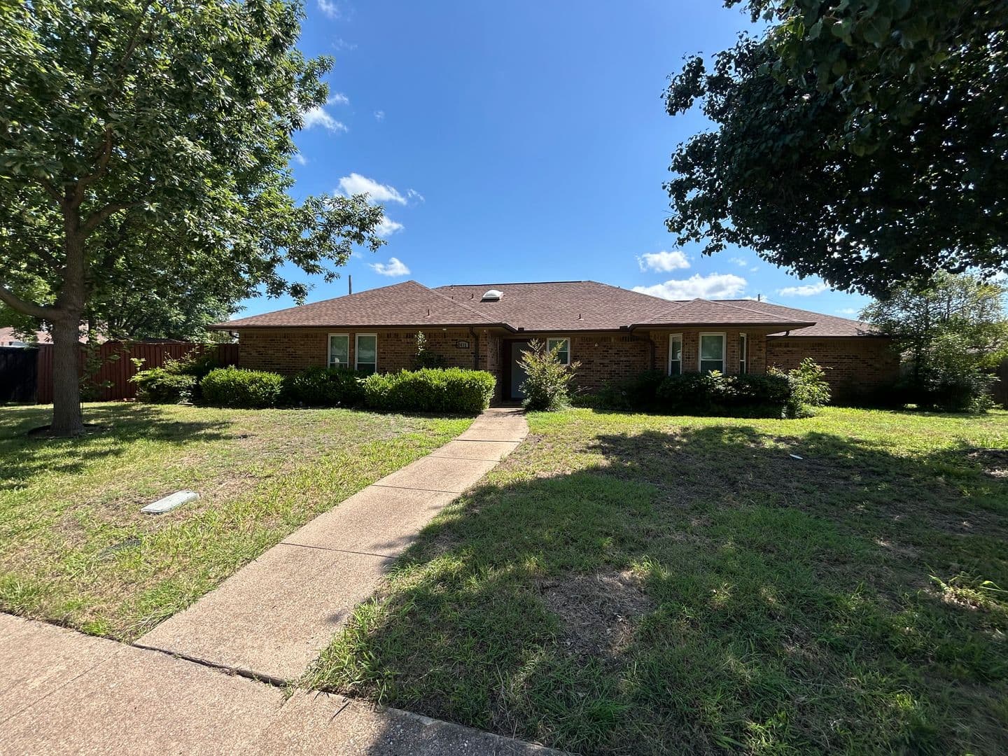 SACHSE House: 2412 RIDGEVIEW DR