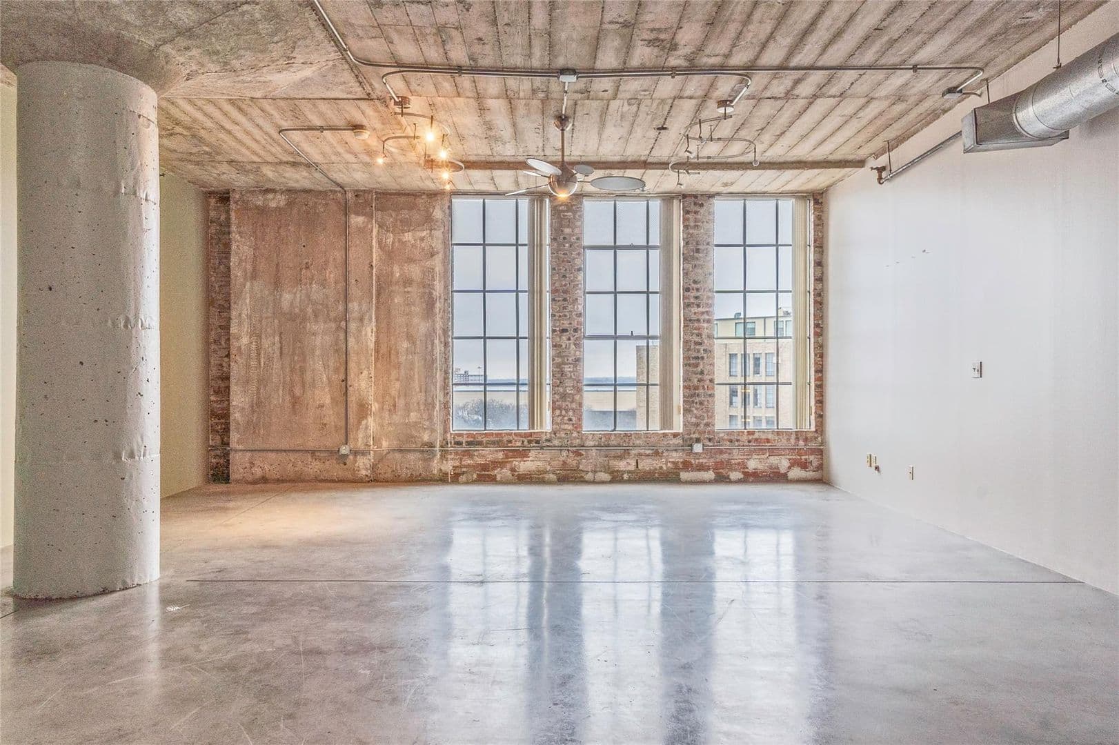 DALLAS House: 1122 JACKSON ST