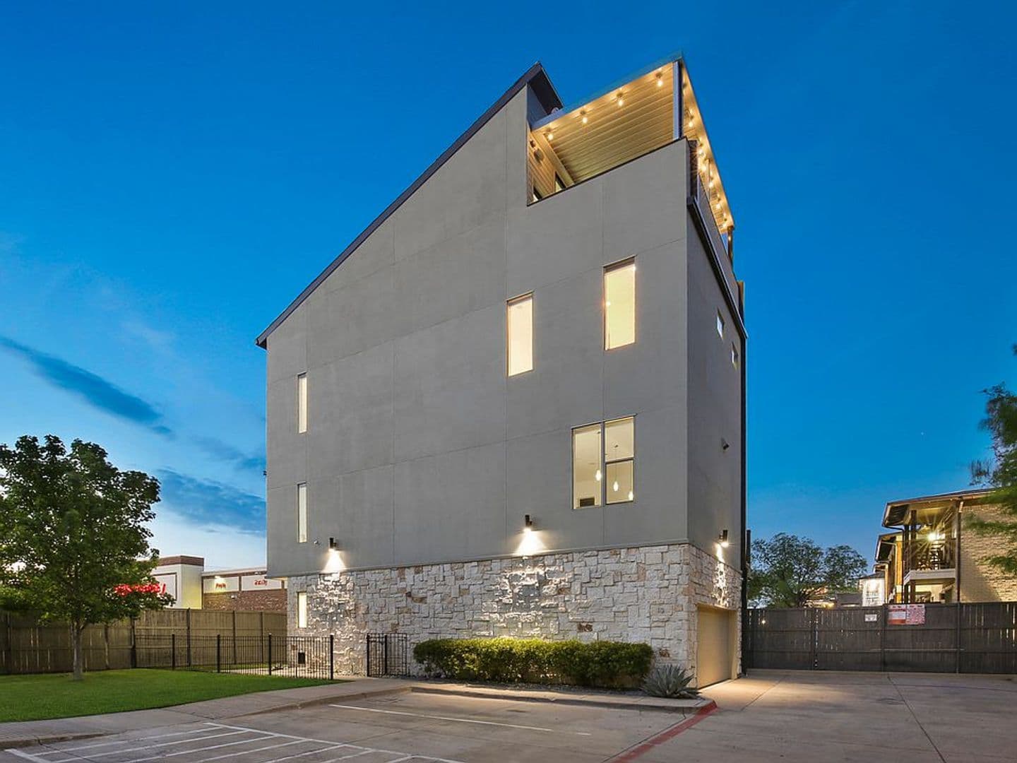 DALLAS Apartment: 1600 N HASKELL