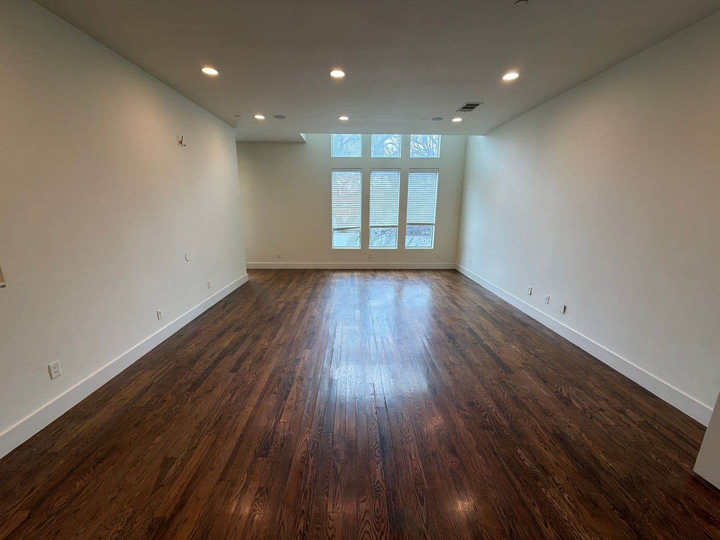DALLAS Apartment: 1600 N HASKELL