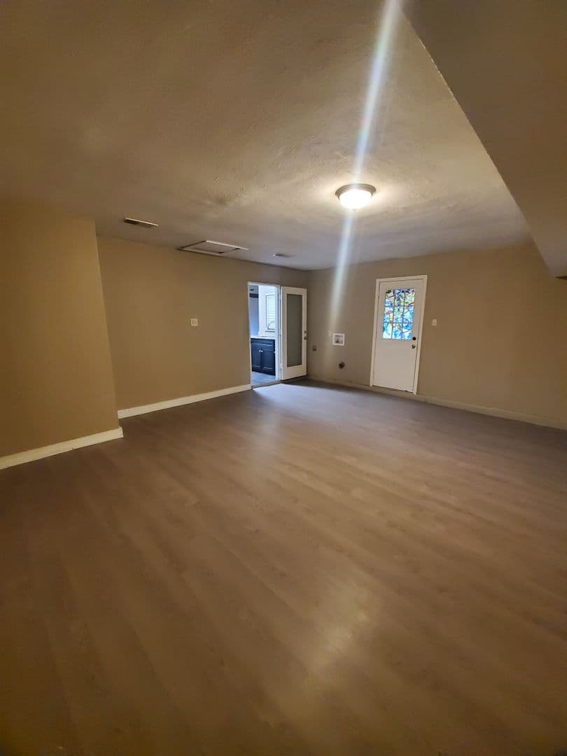 GARLAND House: 825 HUDSON DR