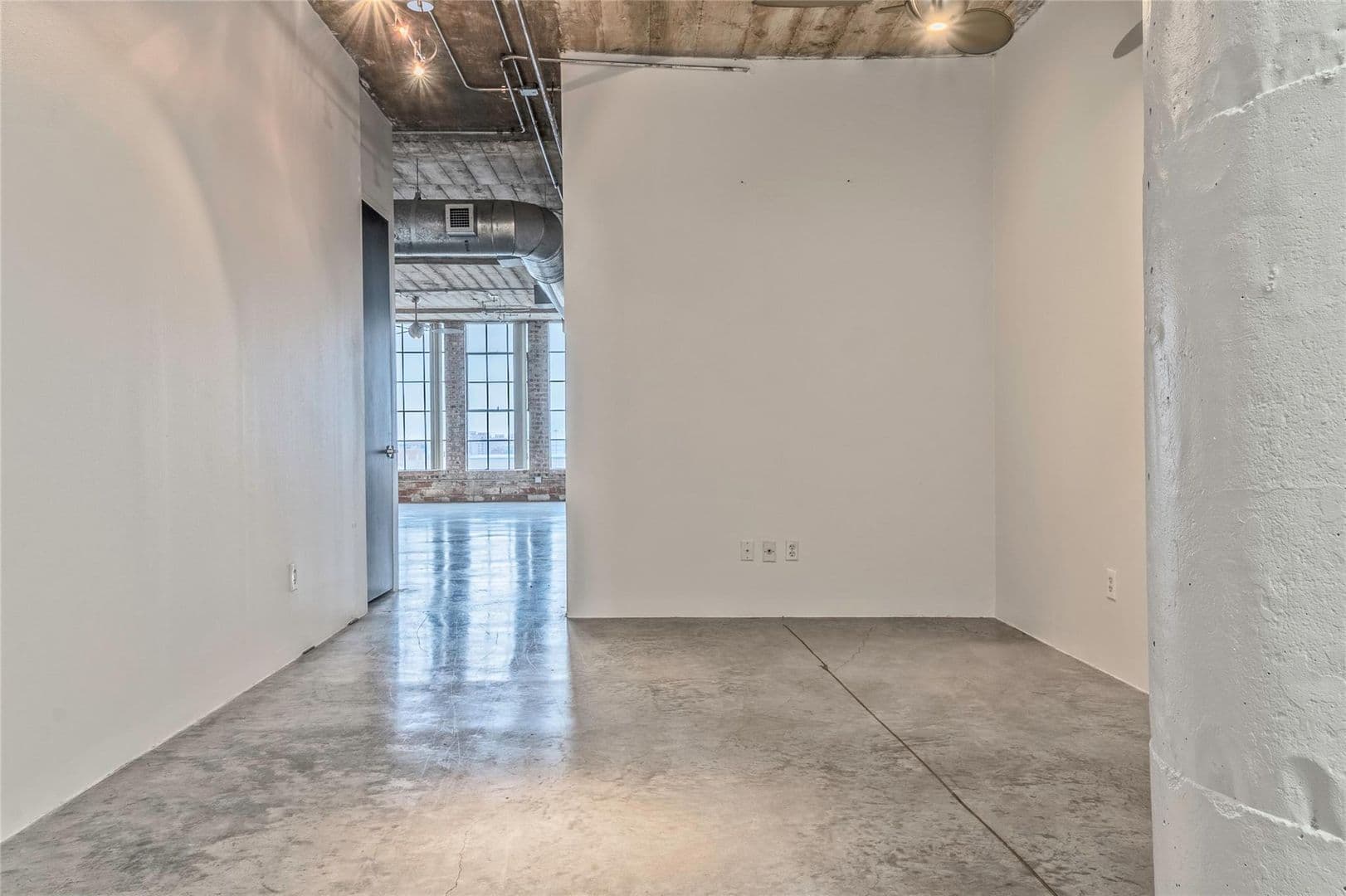 DALLAS House: 1122 JACKSON ST
