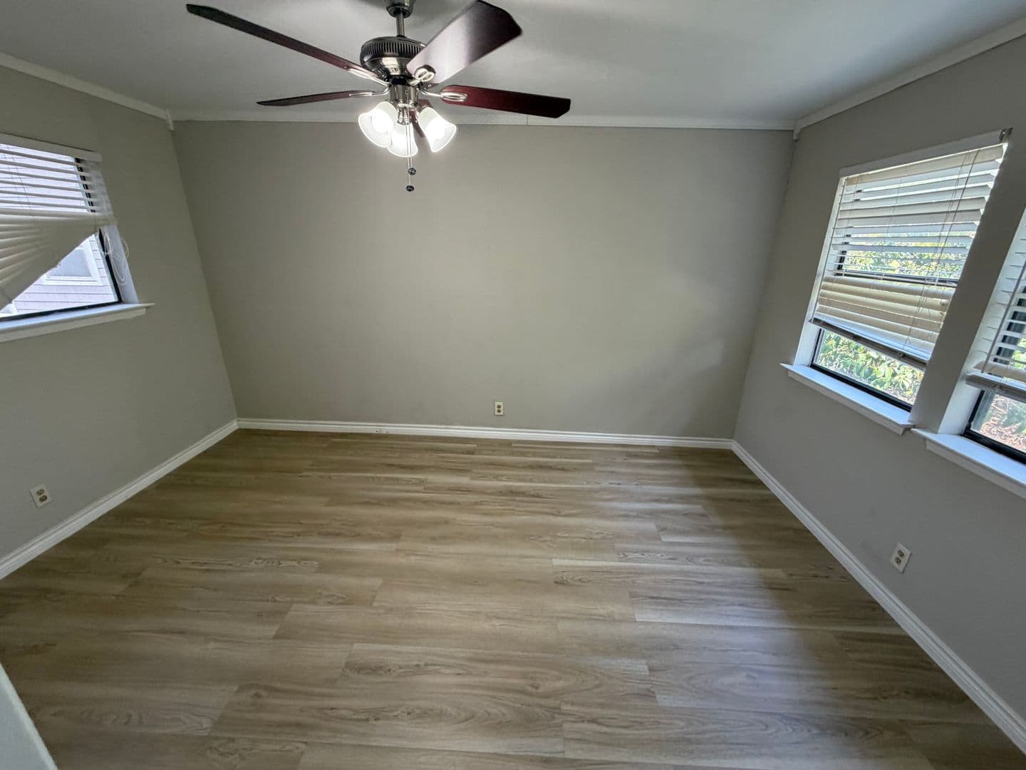 DALLAS House: 5829 PHOENIX DR