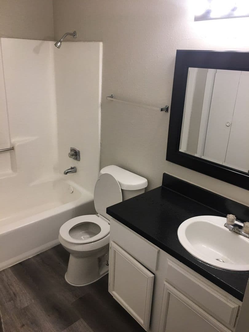 DALLAS House: 9696 WALNUT ST