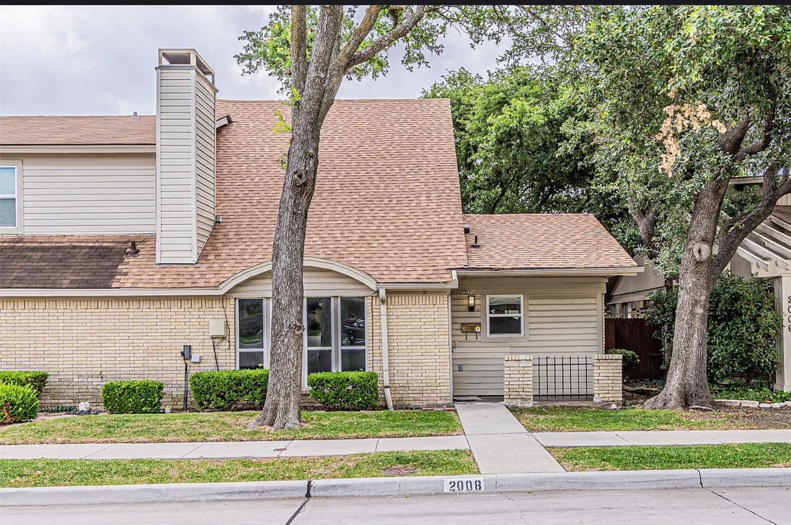 CARROLLTON House: 2008 CLUBRIDGE DR