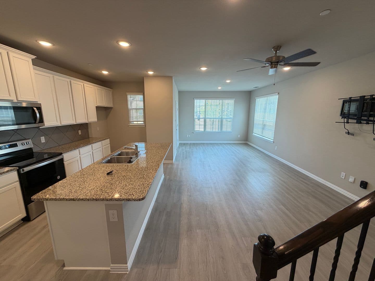 MESQUITE House: 2940 BLUETS DR