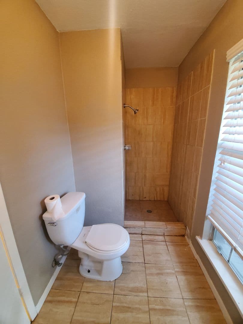 GARLAND House: 825 HUDSON DR