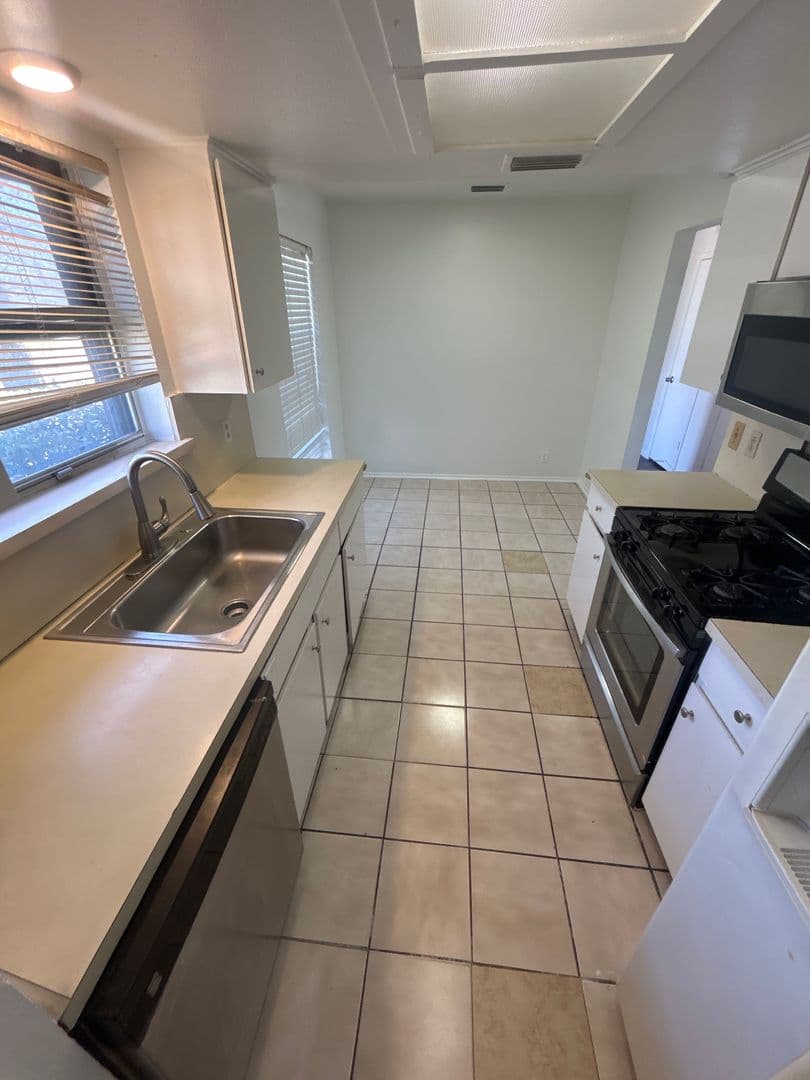 MESQUITE House: 3025 LAMBERT DR