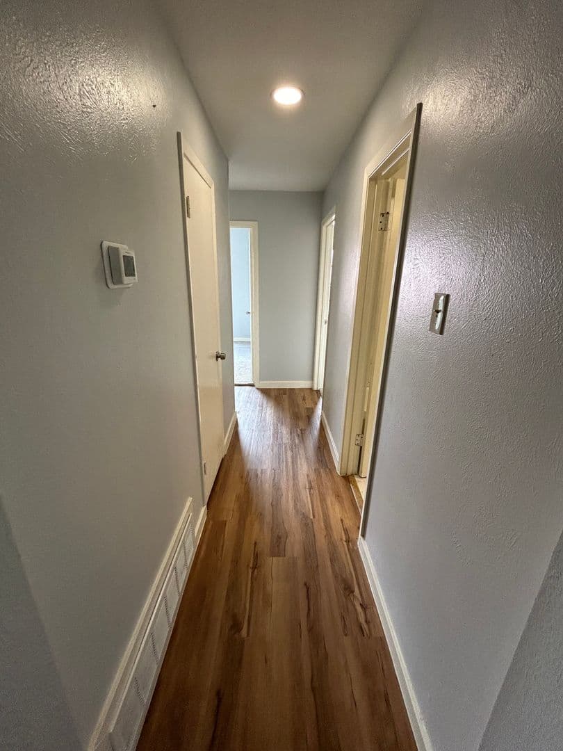 IRVING House: 2750  RIDGEWOOD ST