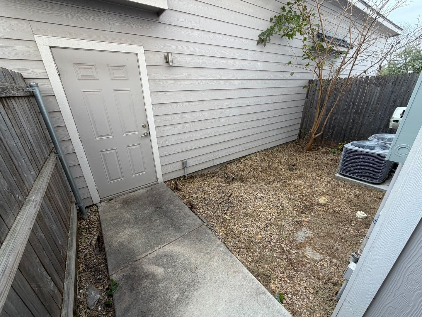DALLAS Apartment: 212 STELLARIGA PL