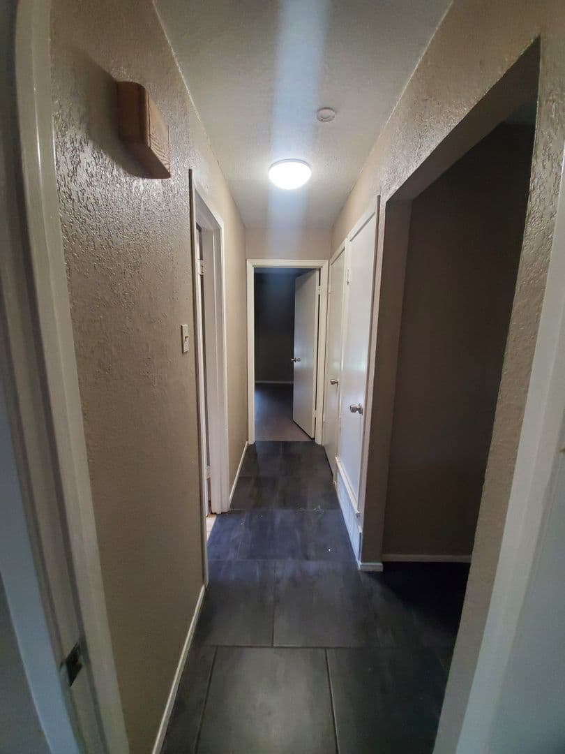 GARLAND House: 825 HUDSON DR