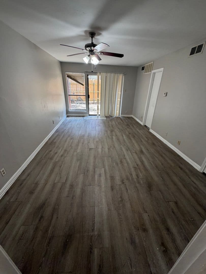 DALLAS House: 5829 PHOENIX DR