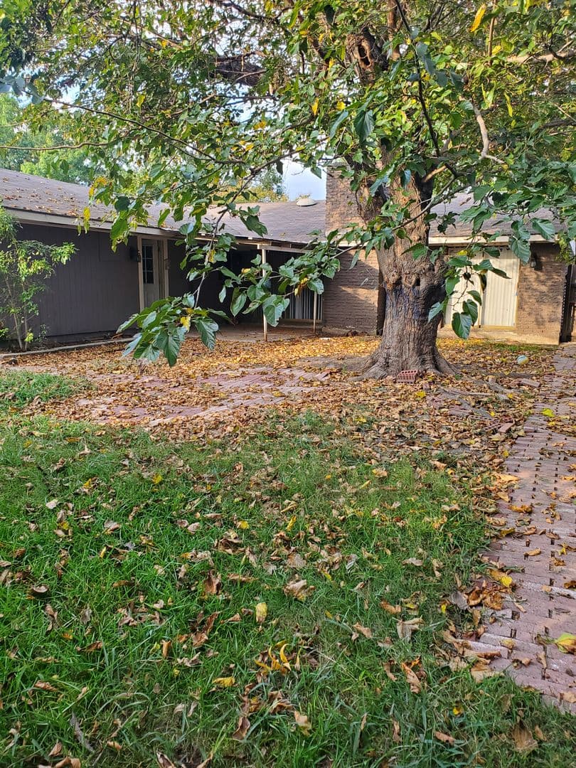 GARLAND House: 825 HUDSON DR