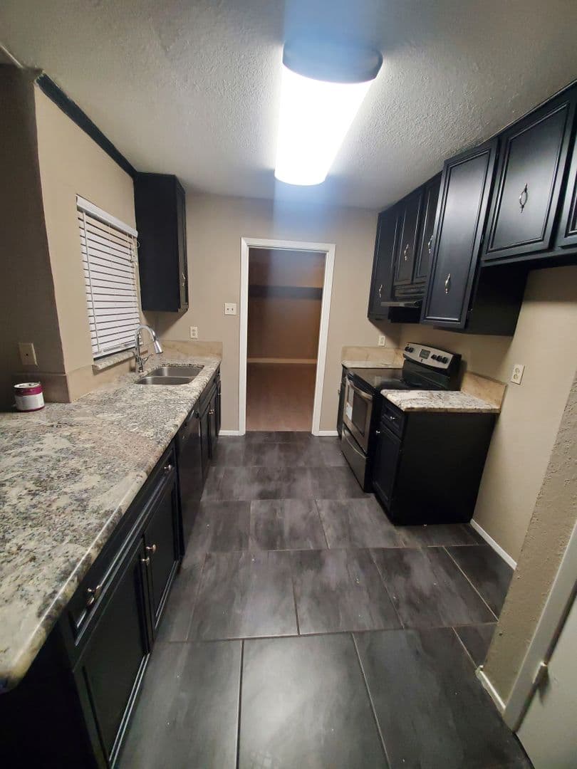 GARLAND House: 825 HUDSON DR