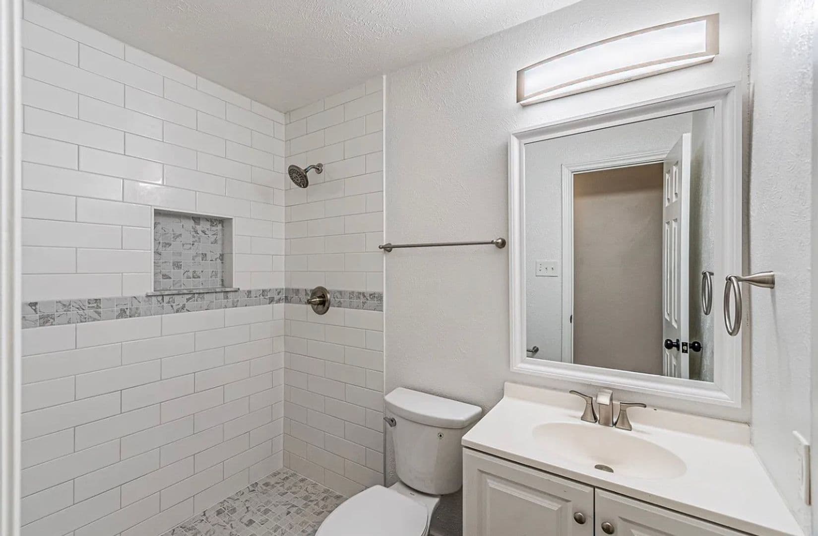 CARROLLTON House: 2008 CLUBRIDGE DR
