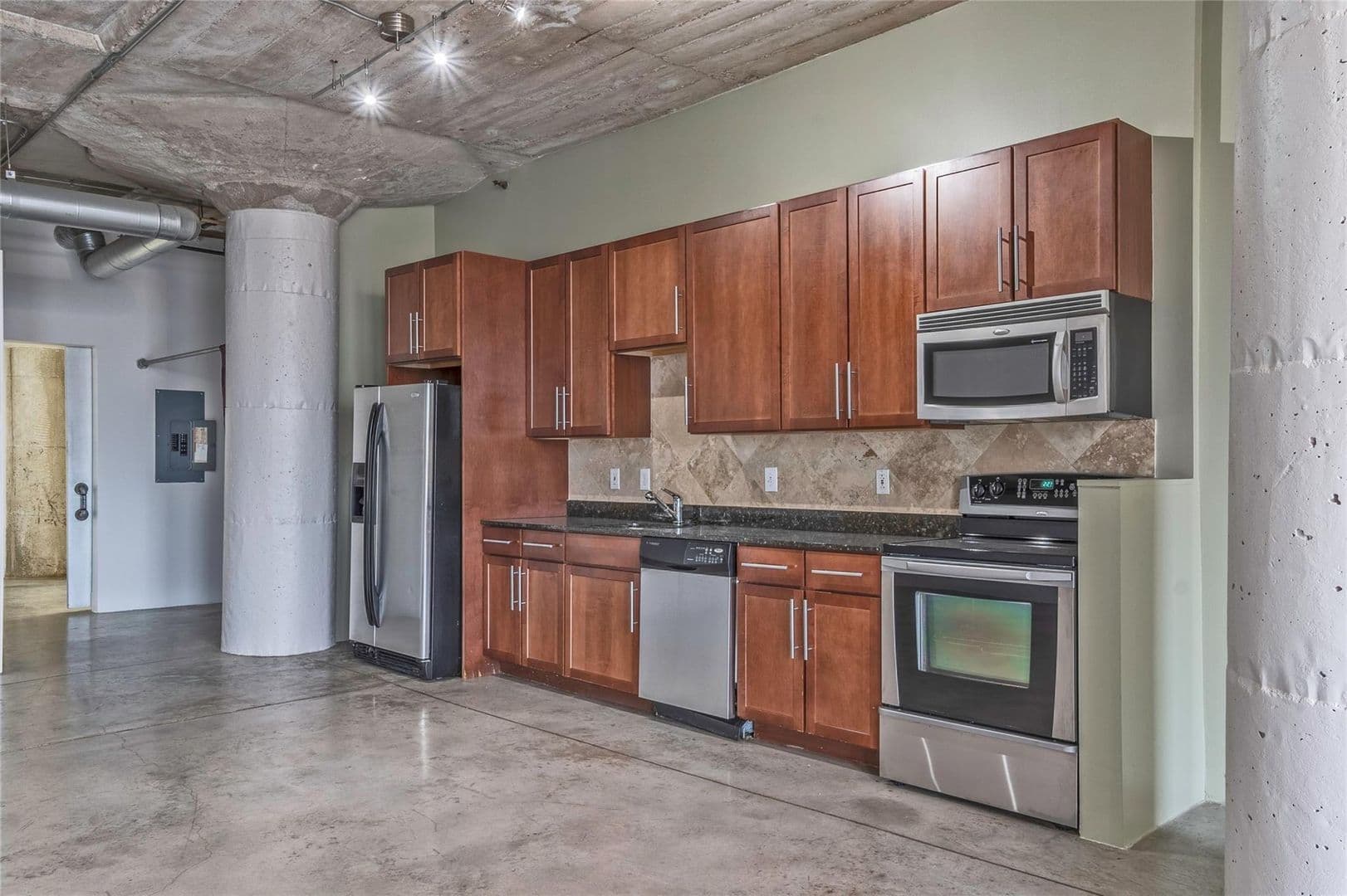 DALLAS House: 1122 JACKSON ST