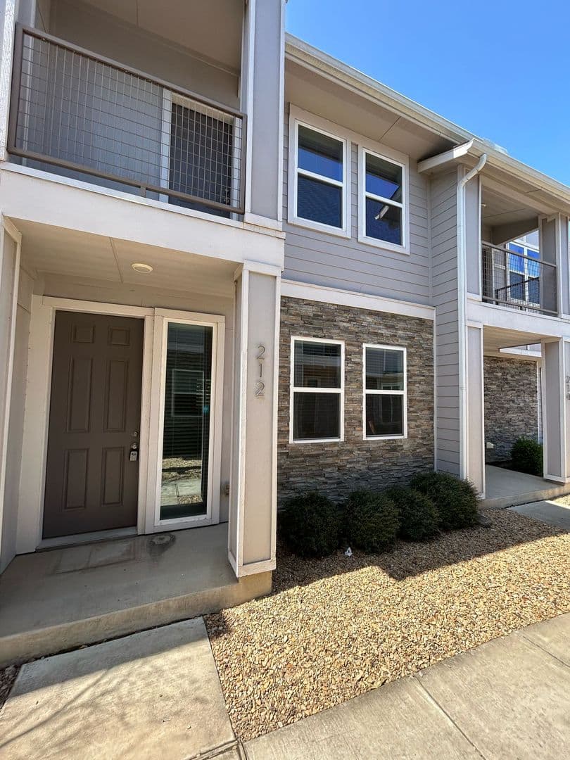 DALLAS Apartment: 212 STELLARIGA PL
