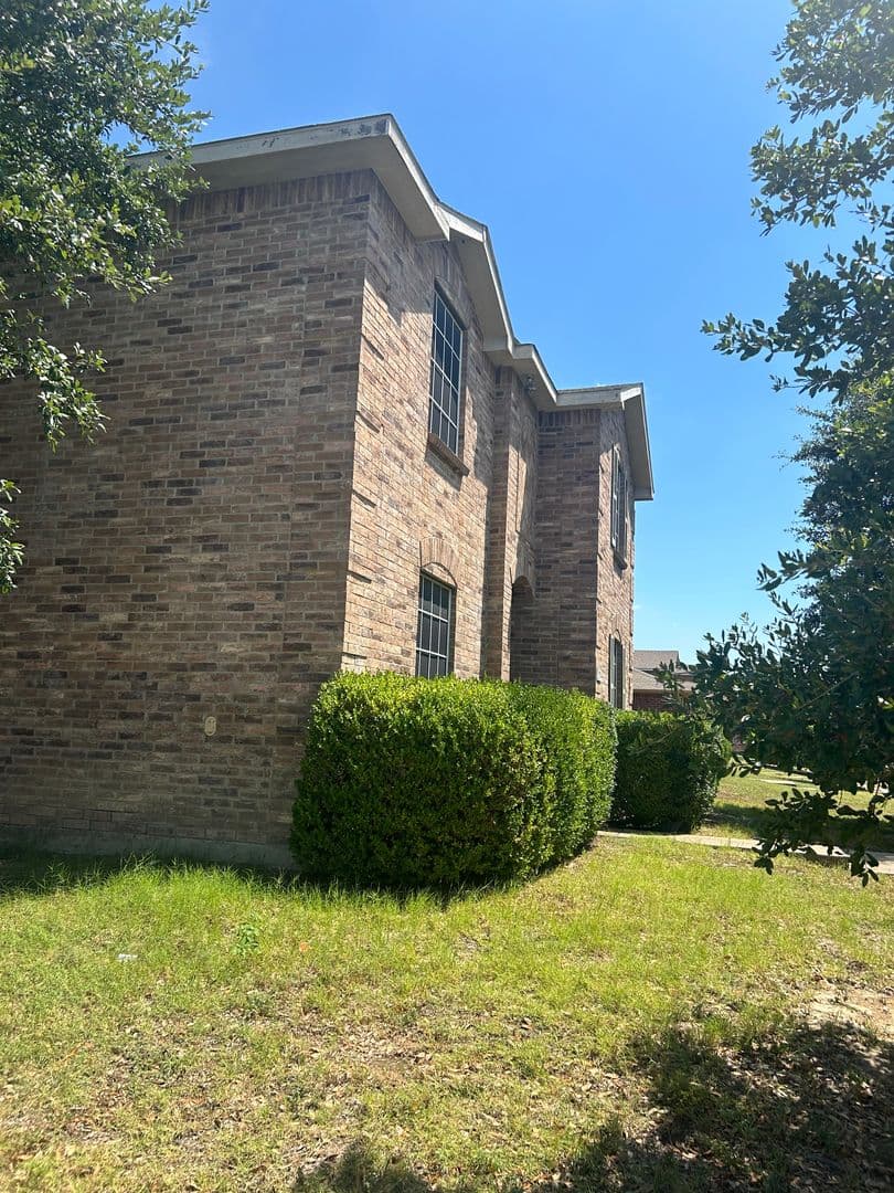 LANCASTER House: 1253 TALL GRASS DR