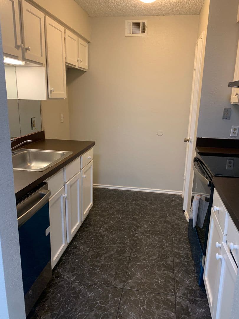 DALLAS House: 8109 SKILLMAN ST