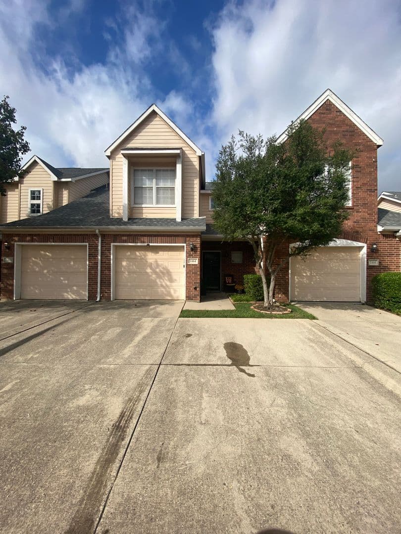 IRVING House: 2464 SOUTHCOURT CIR