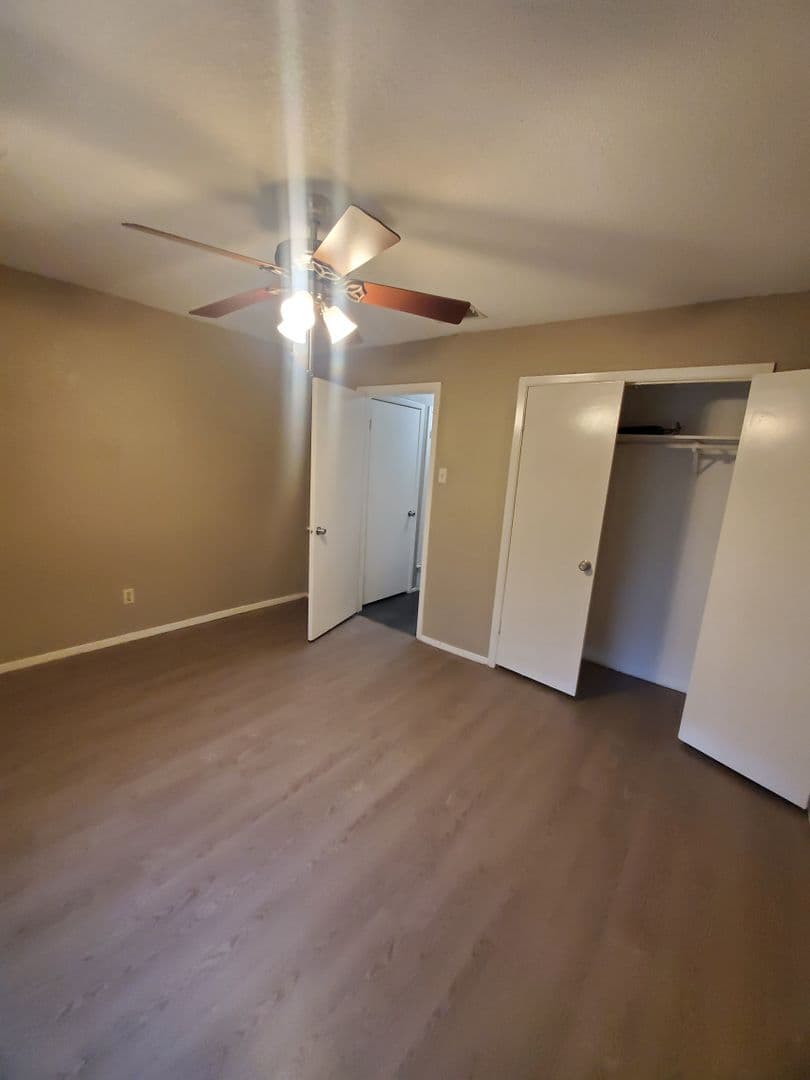 GARLAND House: 825 HUDSON DR
