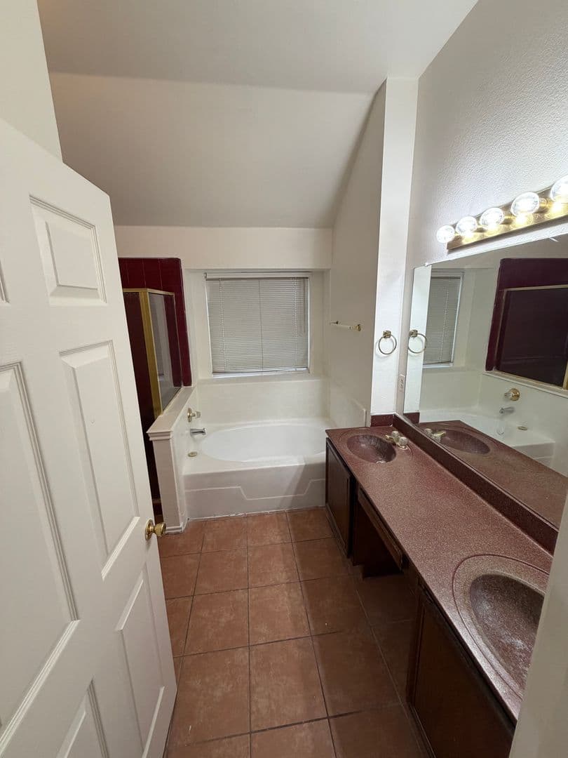 MESQUITE House: 1005 CHELSEA