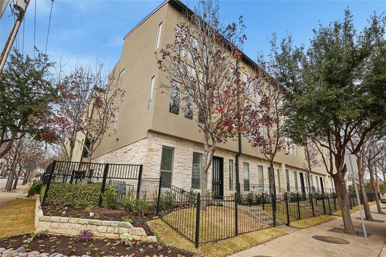 DALLAS Apartment: 1600 N HASKELL