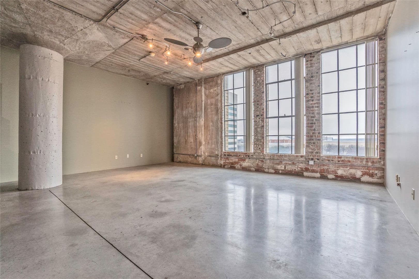 DALLAS House: 1122 JACKSON ST