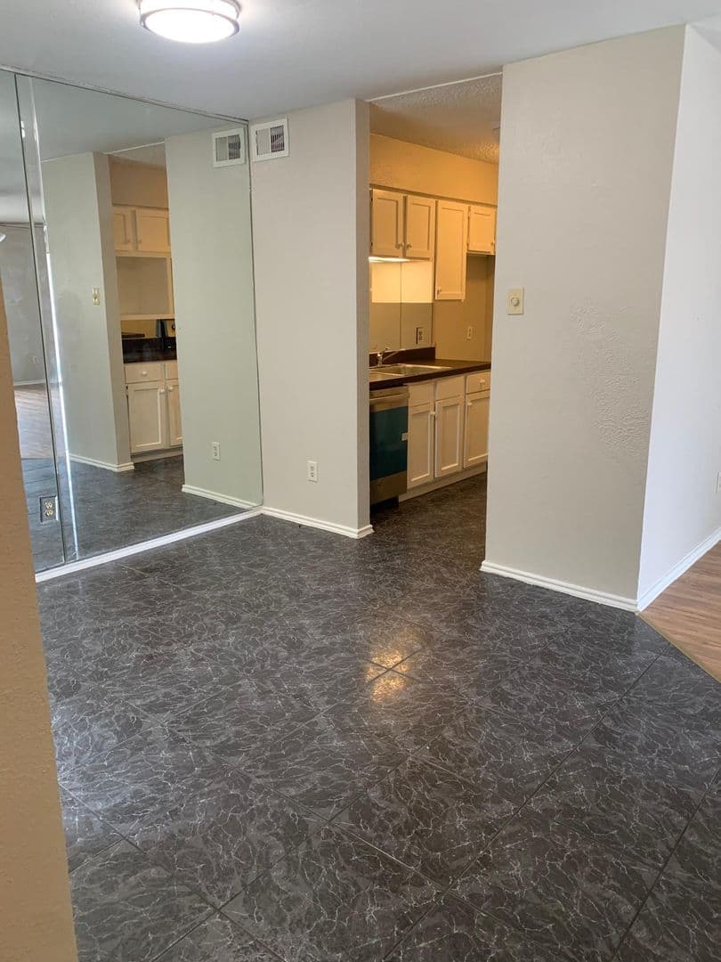 DALLAS House: 8109 SKILLMAN ST