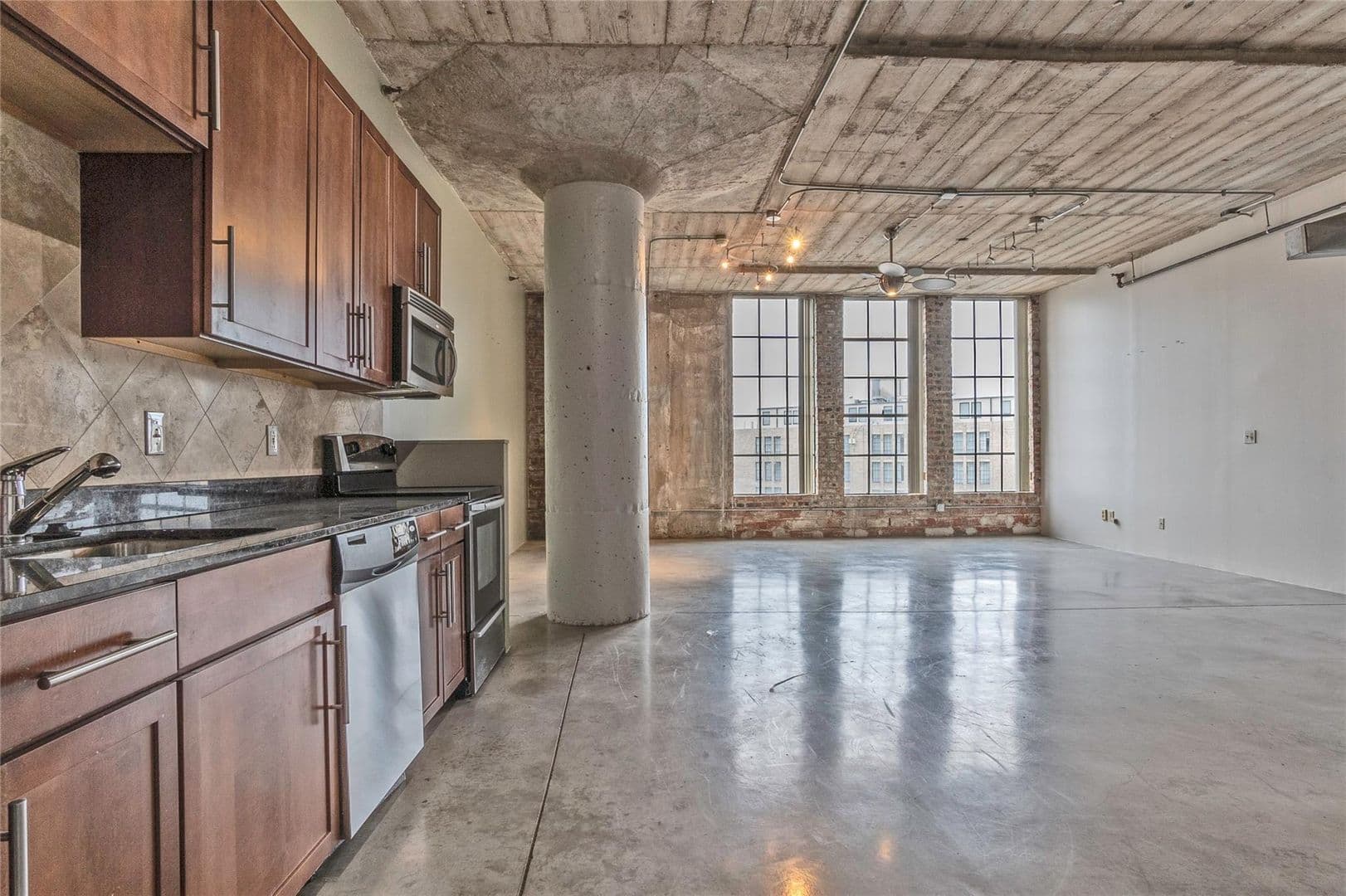 DALLAS House: 1122 JACKSON ST