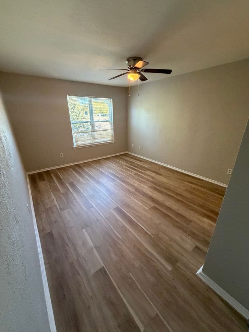 DALLAS House: 8109 SKILLMAN ST