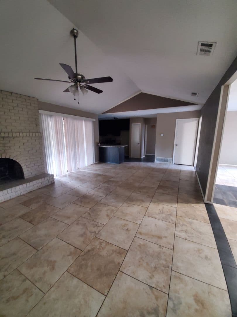 GARLAND House: 825 HUDSON DR