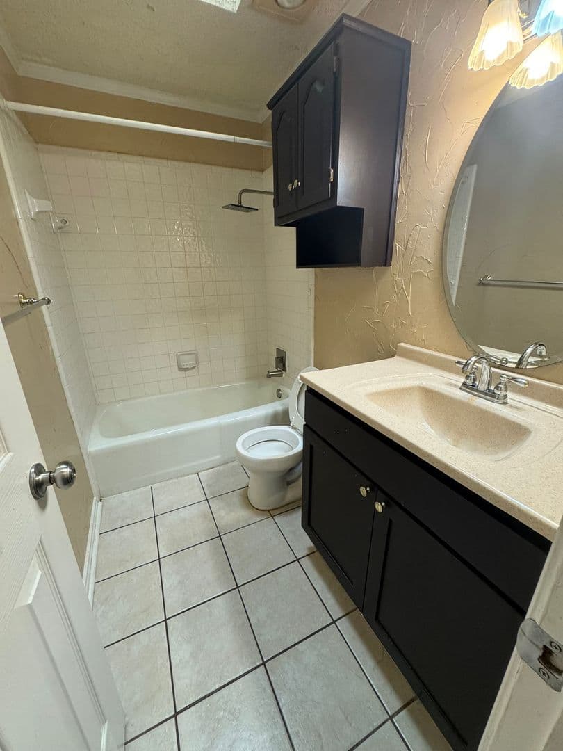 SACHSE House: 2412 RIDGEVIEW DR