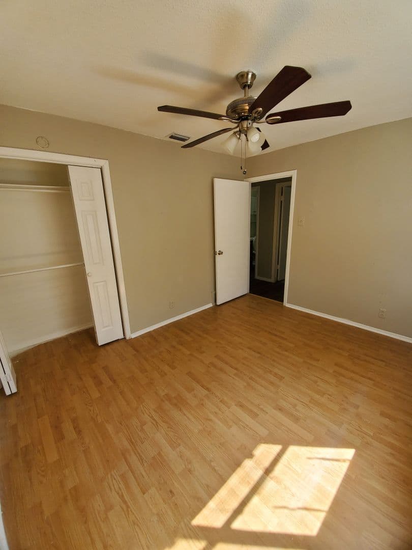 MESQUITE House: 3025 LAMBERT DR