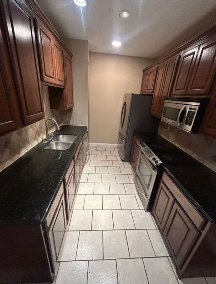 DALLAS House: 1307 HALCYON PLACE