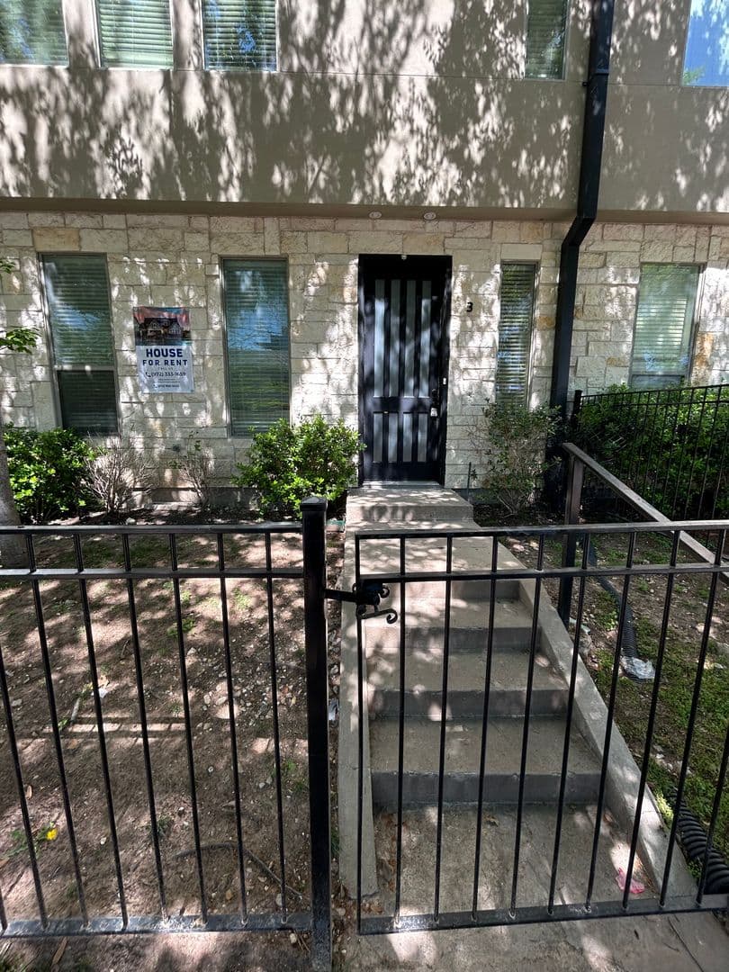 DALLAS Apartment: 1600 N HASKELL