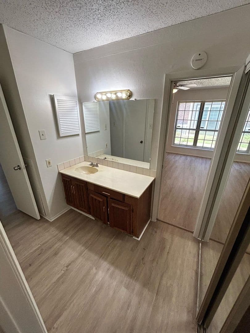 DALLAS House: 5981 ARAPAHO RD APT 1507