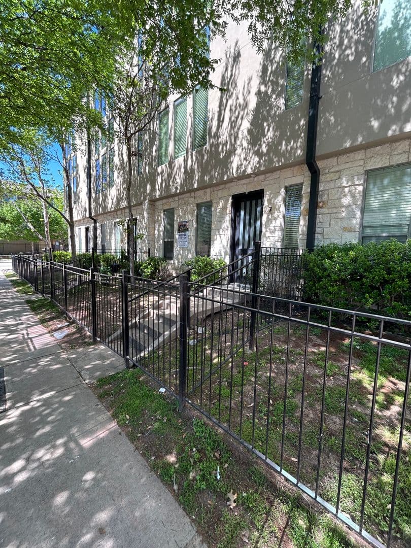 DALLAS Apartment: 1600 N HASKELL