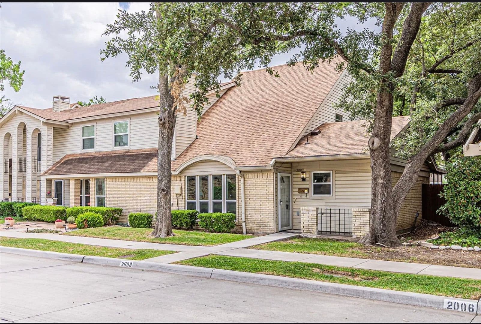 CARROLLTON House: 2008 CLUBRIDGE DR